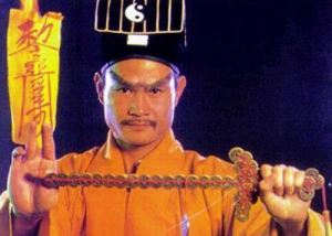 林正英於暫時停止呼吸中所飾演的九叔,其道長趕屍形象至今仍深植人心。