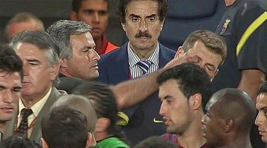 穆里尼奧戳眼(圖片來源)