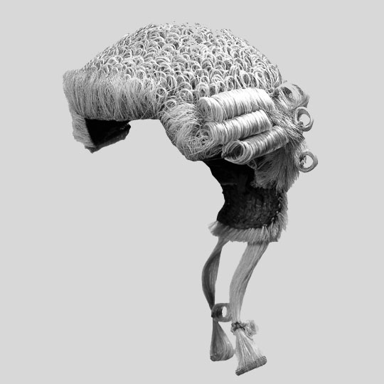 大法官出庭時配戴的短假髮（圖片來源）