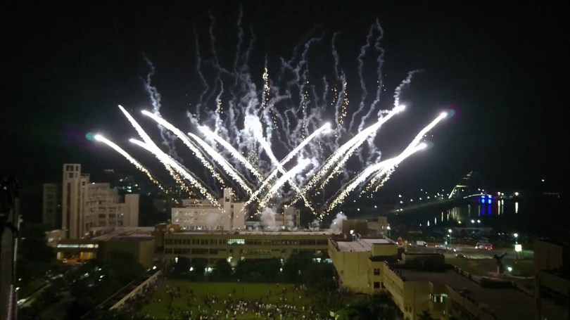 繳了四年學雜費，沒看到畢典煙火實在太可惜了。