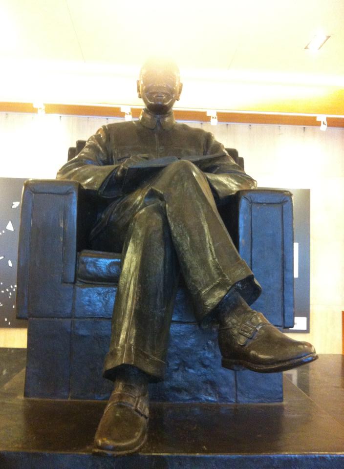 政大圖書館蔣介石銅像