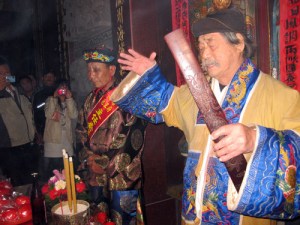 執笏的台灣靈寶派道士(圖片來源)