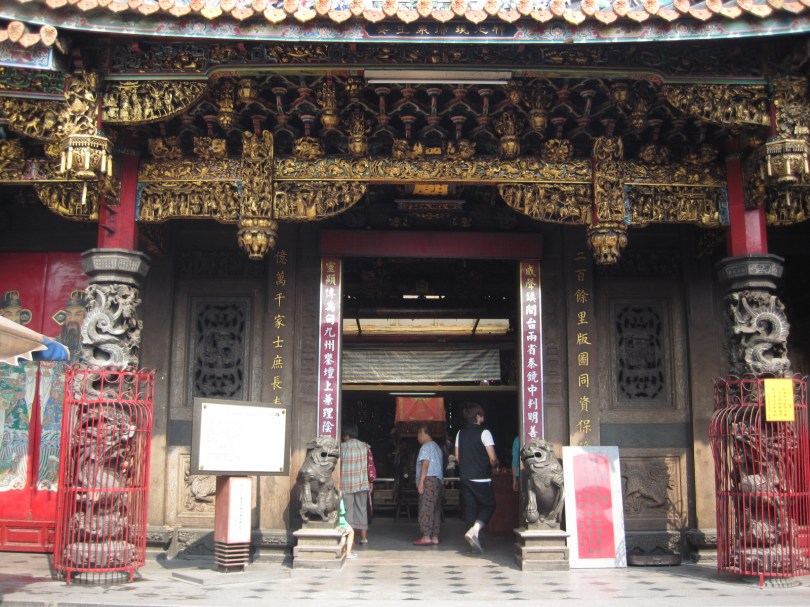 新竹都城隍廟是新竹最有名的觀光景點之一，但許多人卻因為誤以為其是陰廟不敢進去參拜。