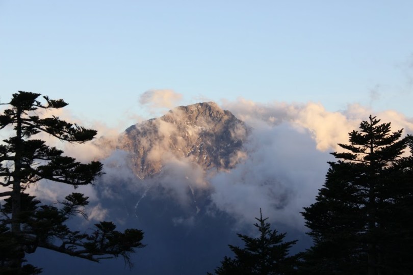 台灣雖然只是一個小島，卻可以在很短的交通時間內從海又看到高山，且高山群聚，是登山愛好者的天堂。